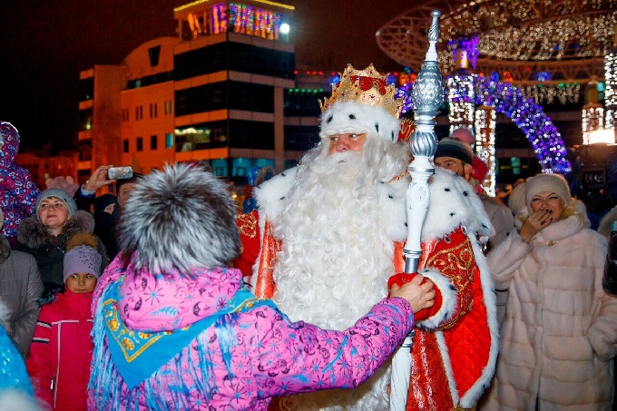 Когалымчане приняли участие во Всероссийском съезде Дедов Морозов и Снегурочек