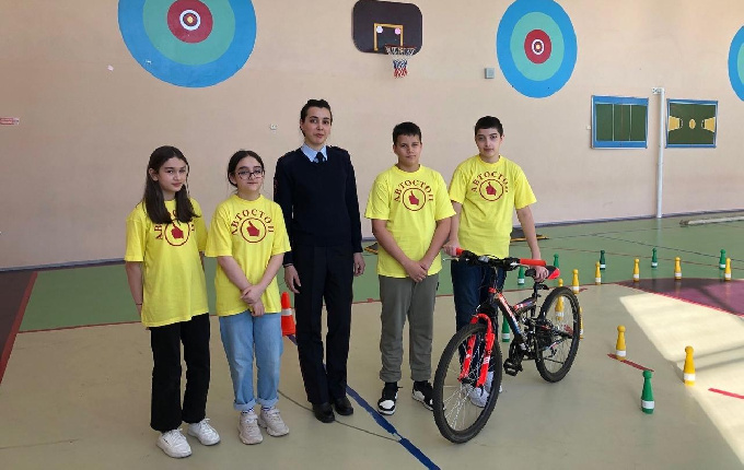 В средней школе №5 прошёл муниципальный этап соревнований юных инспекторов движения «Безопасное колесо»