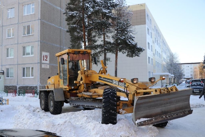 Заместитель главы города Михаил Рудиков рассказал о том, как в Когалыме чистят снег