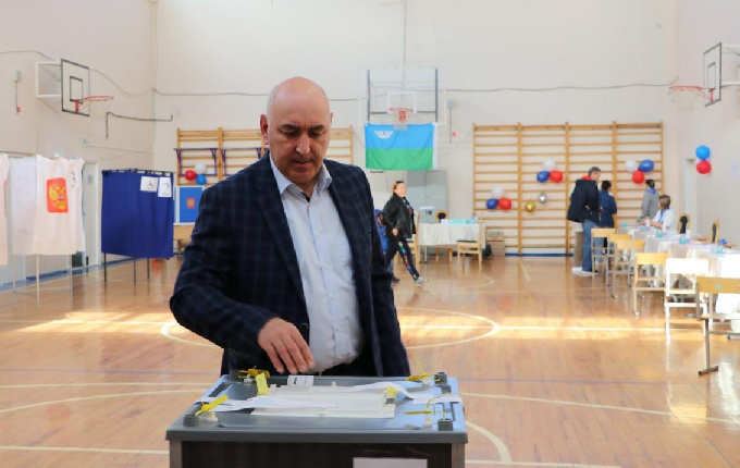 Глава города Когалыма Николай Пальчиков принял участие в голосовании 